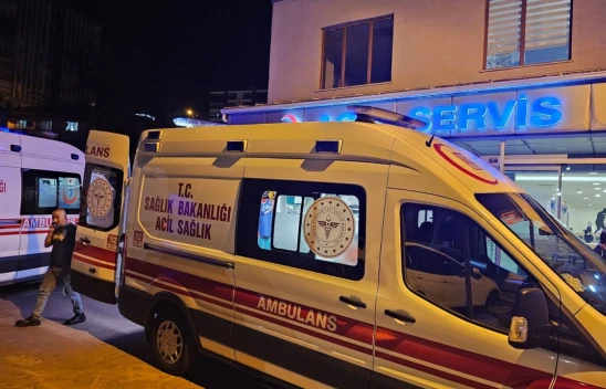 Hasta Taşıyan Ambulans Kaza Yaptı: 1 Polis Yaralandı