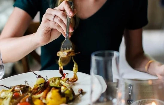 İftarda Bu Hatayı Yapmayın! Mide Sağlığını Olumsuz Etkileyebilir...