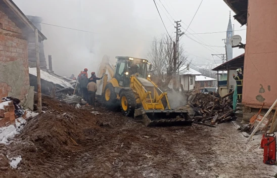 İki Katlı Ev Küle Döndü