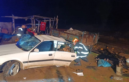 İki Otomobil Kafa Kafaya Çarpıştı: 1 Ölü, 3 Yaralı