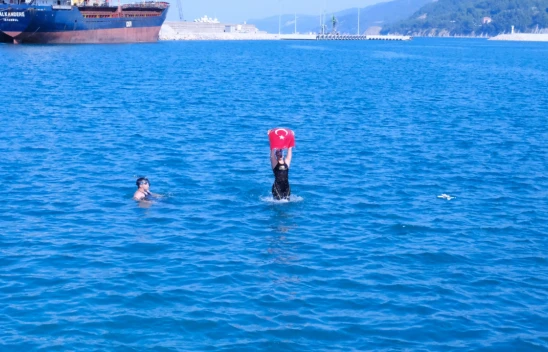 İnebolu'da Kapanış Programı: Denizde Türk Bayrağı Açtılar