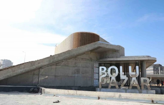 İnşaat Halindeyken Kendiliğinden Çöken Pazar Alanı Yeniden Yapıldı