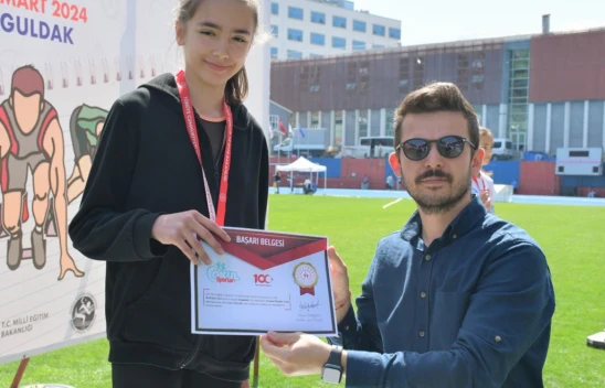 İpek Doğan Yüksek Atlamada Bölge İkincisi Oldu