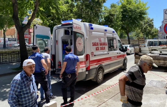 İskeleden düşen işçi hastaneye kaldırıldı