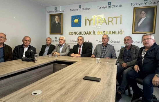 İYİ Partili İl Başkanı Ve 7 Yönetim Kurulu Üyesinden İstifa