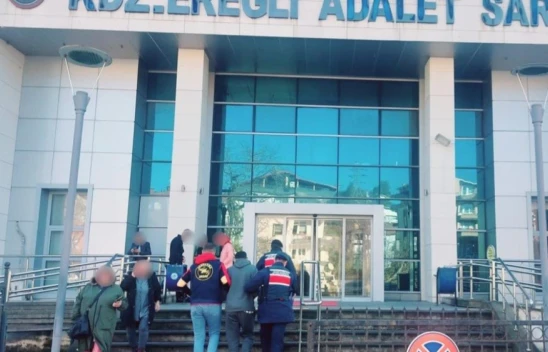 Jandarma Yağma Suçundan Aranan Zanlıyı Yakaladı