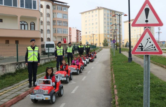Jandarmadan Öğrencilere Eğlenceli Eğitim