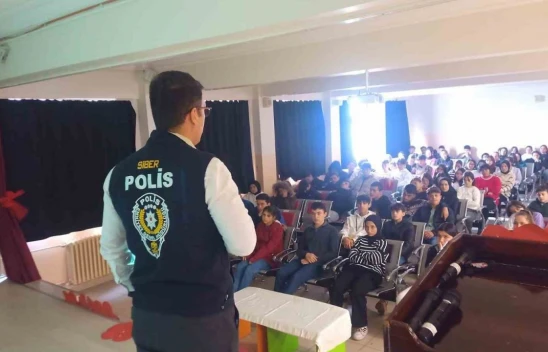 Karabük'te Öğrenciler Siber Suçlara Karşı Bilgilendirildi