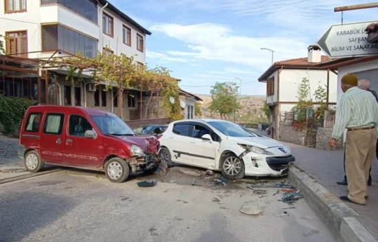 Karabük'te trafik kazası : 2 yaralı