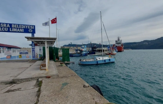 Karadeniz'de Petrol Aramada Görevli Tekneler Amasra Limanı'na Sığındı