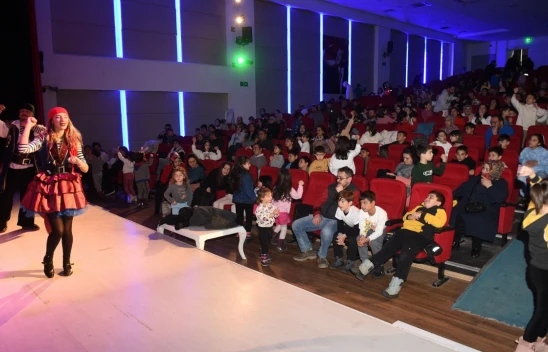 Kastamonu Belediyesi'nden Çocuklara 'Kaptan Kanca' Müzikali