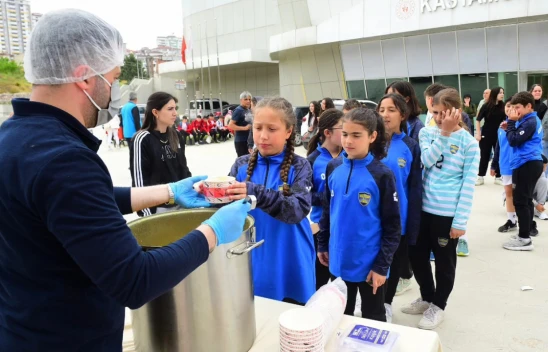 Kastamonu Belediyesi'nden Çocuklara İkram