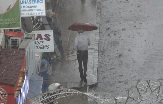 Kastamonu'da aniden yağış zor anlar yaşattı