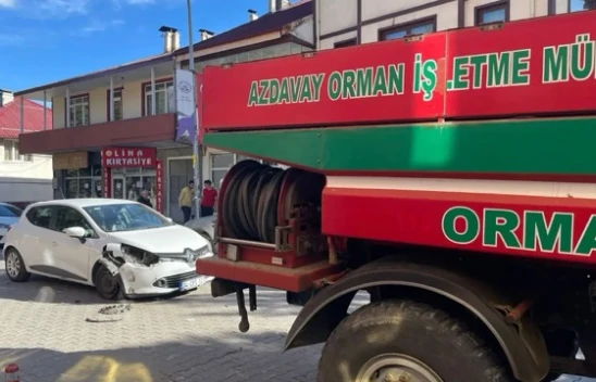 Kastamonu'da Arazöz ve Otomobil Çarpıştı