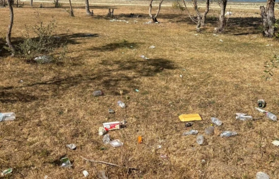 Kastamonu'da Balık Tutmaya Gelen Gençler Çöp Topladı