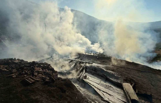 Kastamonu'da Çıkan Yangında 2 Ev ve 2 Samanlık Küle Döndü