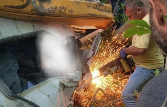 Kastamonu'da feci kaza: Mıcır yüklü kamyon uçuruma yuvarlandı