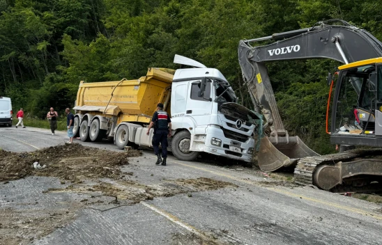 Kastamonu'da Hafriyat Kamyonu Devrildi: 1 Ölü