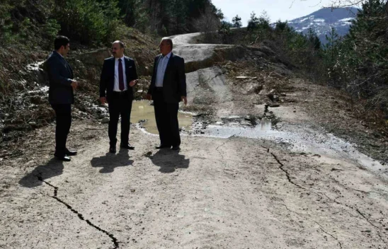 Kastamonu'da Heyelan Sebebiyle Yol, 4 Metre Kaydı