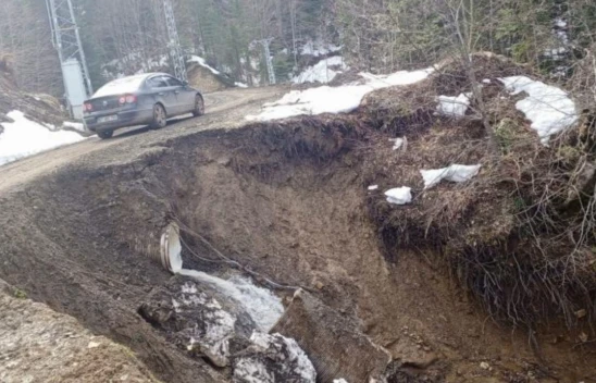 Kastamonu'da Heyelan Sebebiyle Yol Çöktü