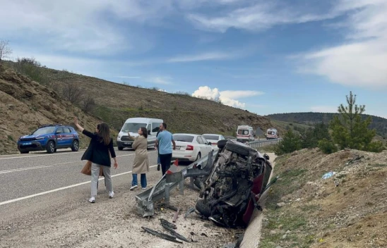Kastamonu'da Otomobil Şarampole Devrildi: 3 Yaralı