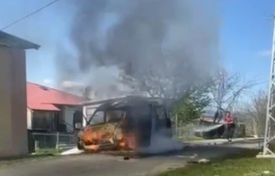 Kastamonu'da Seyir Halindeki Minibüs Yandı