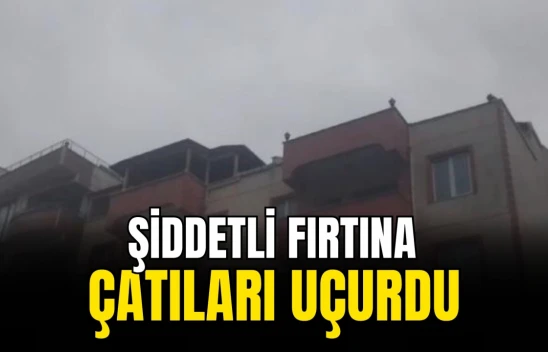 Kastamonu'da Şiddetli Fırtına Çatıları Uçurdu