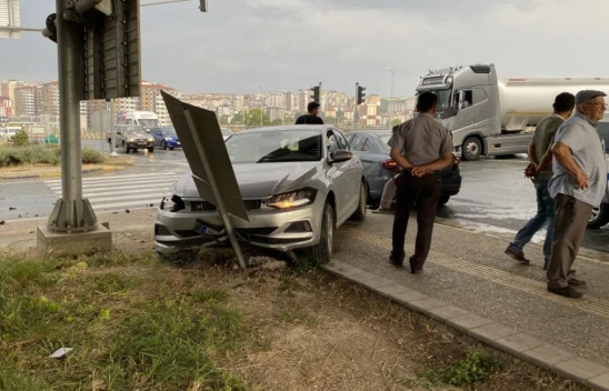 Kastamonu'da Üç Araç Birbirine Girdi: 5 Yaralı