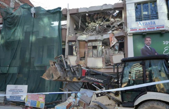 Kastamonu'da Yıkım Çalışmaları Sırasında Bina Çöktü