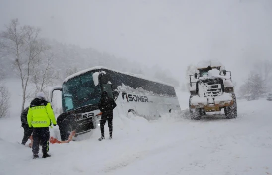 Kastamonu'da Yolcu Otobüsü Kara Saplandı