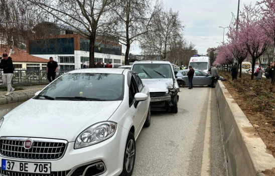 Kastamonu Merkez'de zincirleme trafik kazası, 1 yaralı