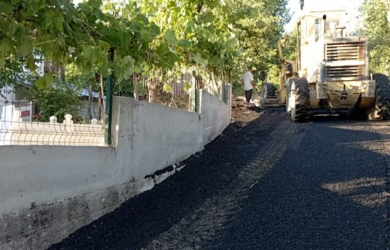 Kastamonu'nu Pınarbaşı İlçesinde Şehit Yakınının Talebi Üzerine Asfalt Çalışması Yapıldı