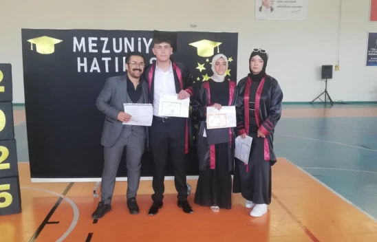 Kastamonu'nun İlçelerinde Karne Töreni Düzenlendi