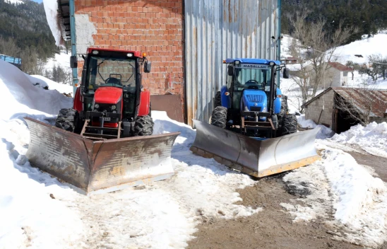 Kastamonulu Muhtar, Kendi Yaptığı Aparatla Köy Yollarını Açıyor