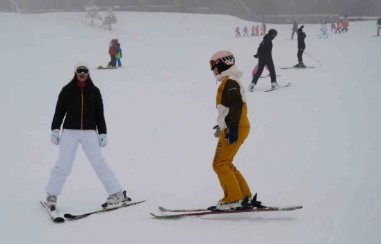 Kayak Tutkunları Pistleri Doldurdu