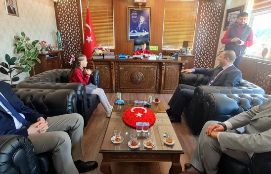 Kaymakam Baycar, Koltuğunu Çocuklara Devretti