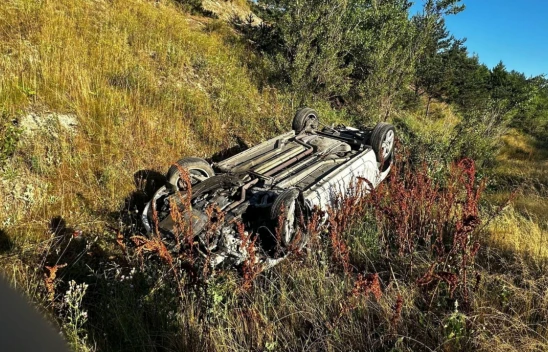 Kaza sonrası otomobilde sıkışan yaralılar kurtarıldı