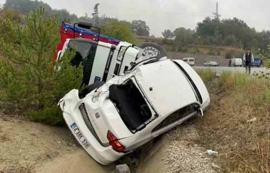 Otomobile Kamyon Çarptı: 2 Yaralı