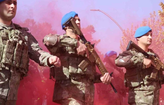 Komandolar Marşlar Ve Ayak Sesleriyle Caddeyi İnletti