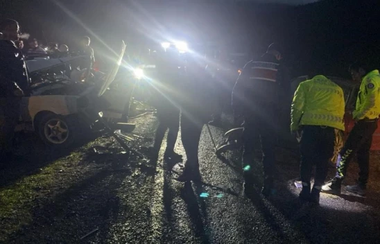 Kontrolden Çıkan İki Otomobil Çarpıştı: 3 Yaralı