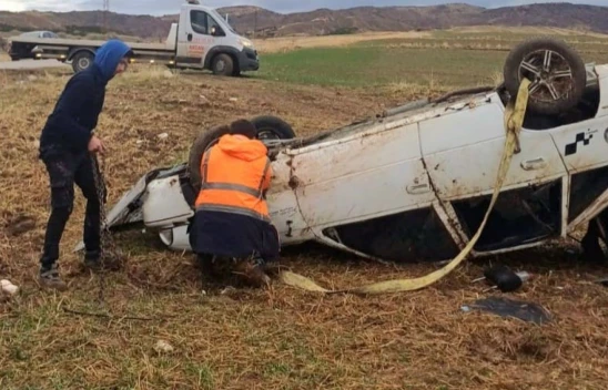 Kontrolden Çıkan Otomobil Tarlaya Devrildi: 6 Yaralı