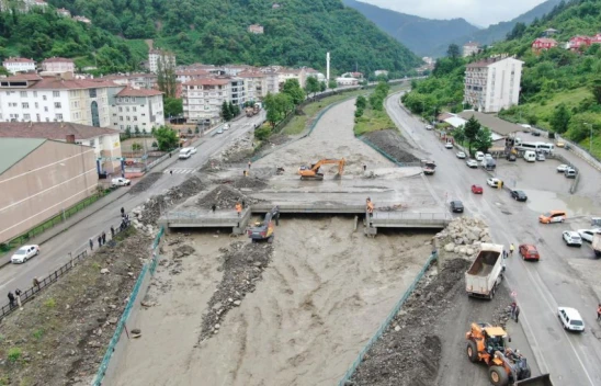 Korku yaşatan köprünün yapılmasını talep ettiler