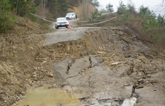 Köylerin Bağlantısı Kesildi