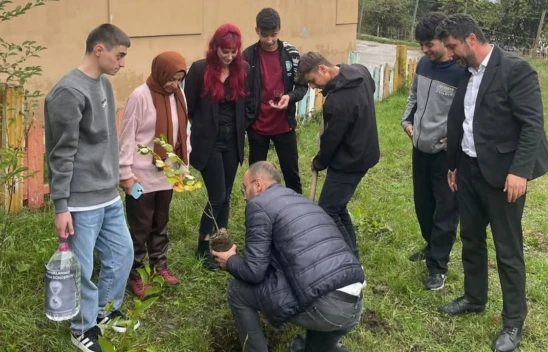 Küre'de Öğrencilerden Fidan Dikimi