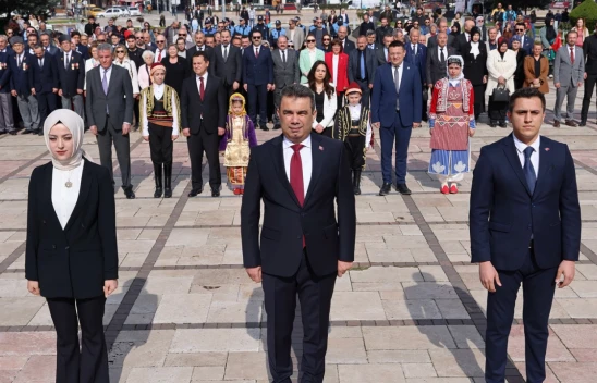 Kutlamalar Çelenk Sunumuyla Başladı