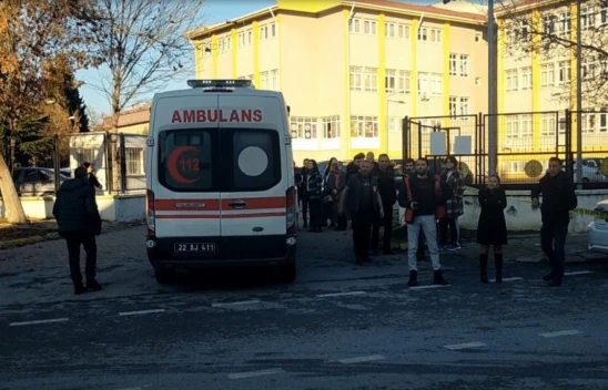 Lise Öğrencisine Bıçaklı Saldırı