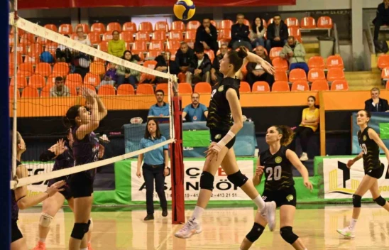 Manisa Büyükşehir'in Sultanları Yeni Yıla Galibiyetle Başladı: 3-0