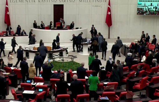 Meclis Kürsüsünde Fenalaşan Milletvekili Hayatını Kaybetti!