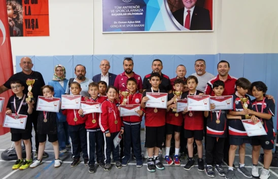 Minikler Masa Tenisi'nde Kapıştı