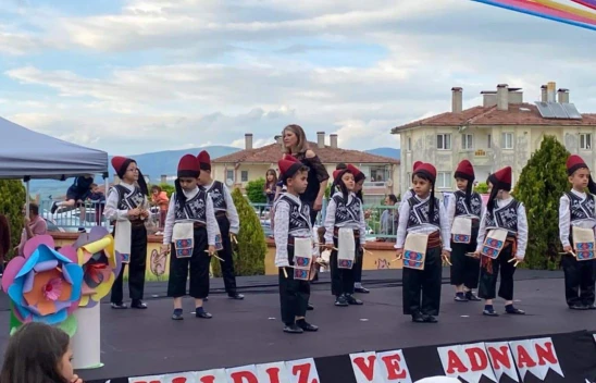 Miniklerden yılsonu gösterisi